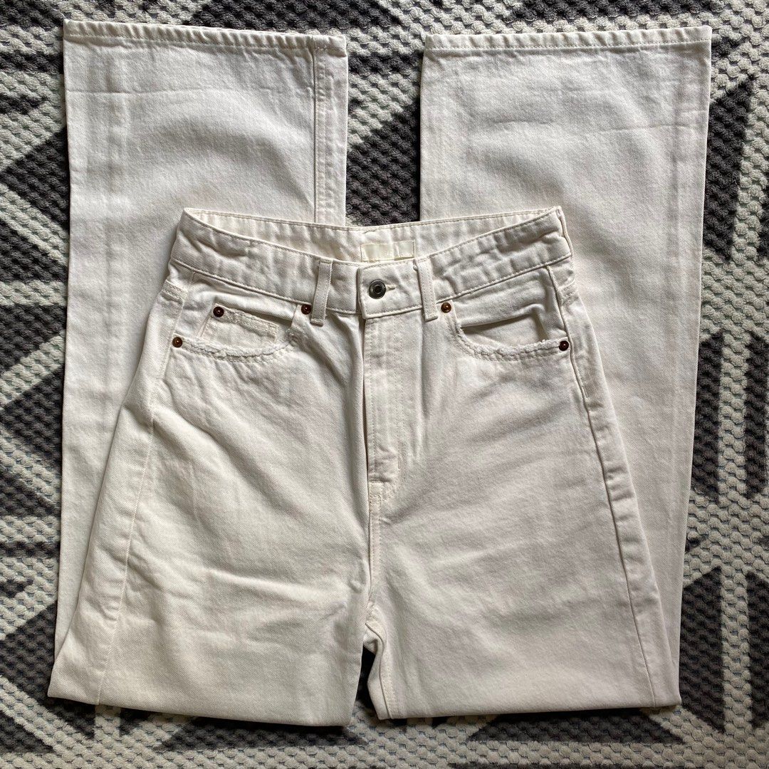 White wide leg (Category: Jeans) located in Iloilo. Submitted by declutterbykid (Listing ID 1409872261, Image 1). Description: Fits 27-28 43" Washable stain.