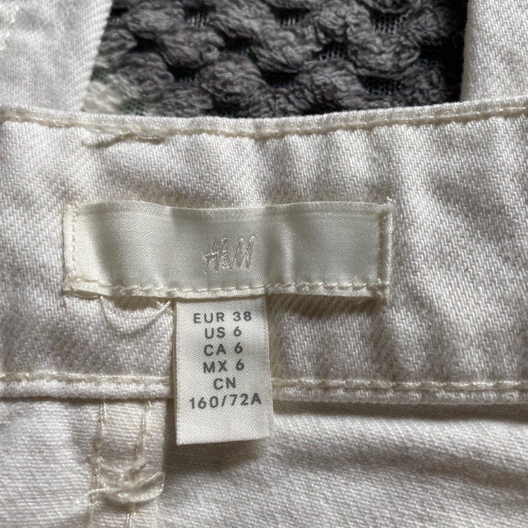 White wide leg (Category: Jeans) located in Iloilo. Submitted by declutterbykid (Listing ID 1409872261, Image 2). Description: Fits 27-28 43" Washable stain.