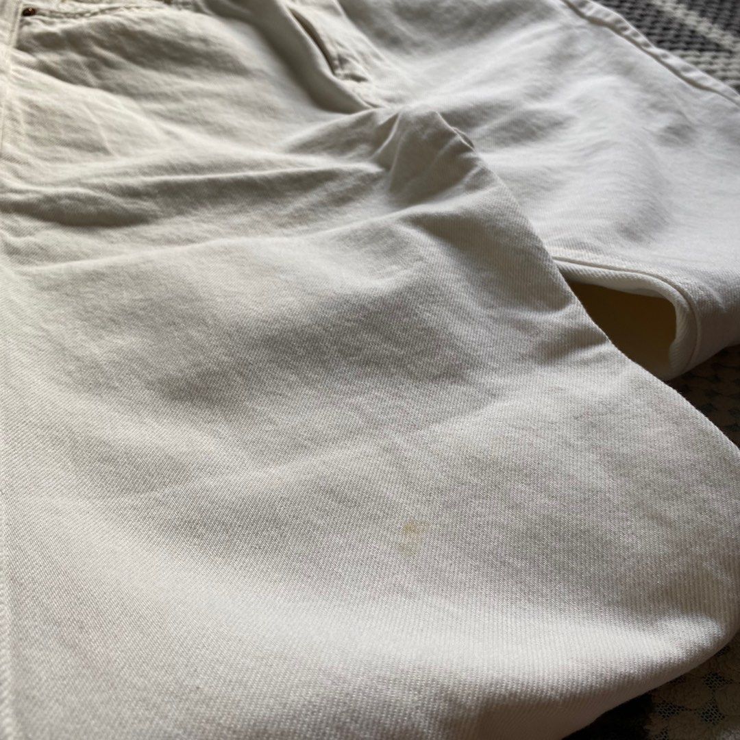 White wide leg (Category: Jeans) located in Iloilo. Submitted by declutterbykid (Listing ID 1409872261, Image 3). Description: Fits 27-28 43" Washable stain.