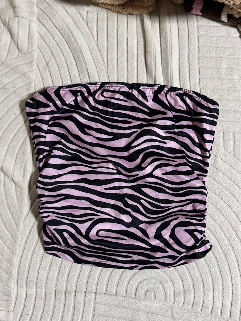 y2k pink zebra tube top (Category: Sleeveless) located in Quezon City. Submitted by hanwardrobe (Listing ID 1409878397, Image 1). Description: -bbew size xs 🩷.