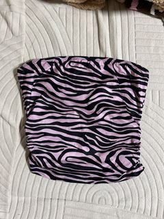 (Category: ) located in . Submitted by hanwardrobe (Listing ID 1409878397, Image 1). Description: .
