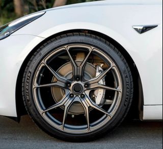 (Category: ) located in . Submitted by wheels_tires (Listing ID 1405237789, Image 1). Description: .