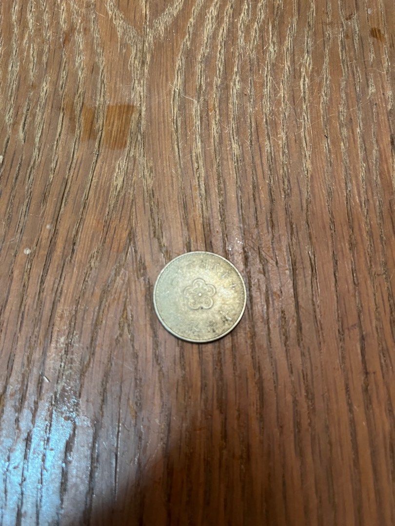 民國62年壹元硬幣, 哩哩扣扣, 其他在旋轉拍賣