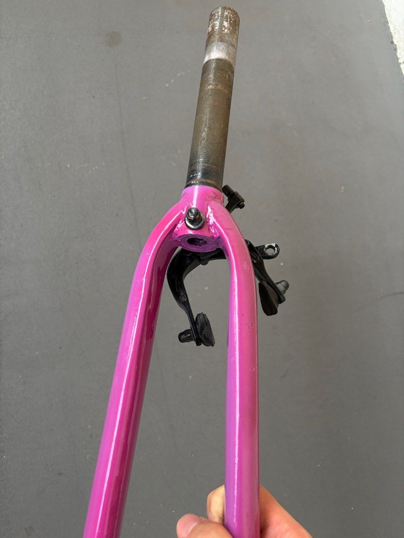 700c fork (Category: Parts & Accessories) located in Singapore. Submitted by bikes_and_pc_custom (Listing ID 1410101399, Image 2). Description: good condition fork, have been keeping it as a spare fork. comes with rim brake.