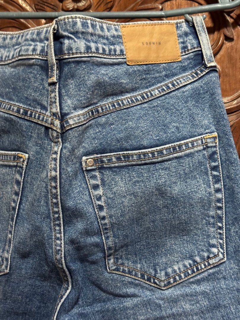 & Denim Jeans - Vintage (Category: Jeans) located in Palayan City. Submitted by decluttering_2018 (Listing ID 1410086206, Image 3). Description: - vintage blue denim jeans - Button and zipper closure - Straight leg cut - Front and back pockets - Brand label visible -Highwaisted.