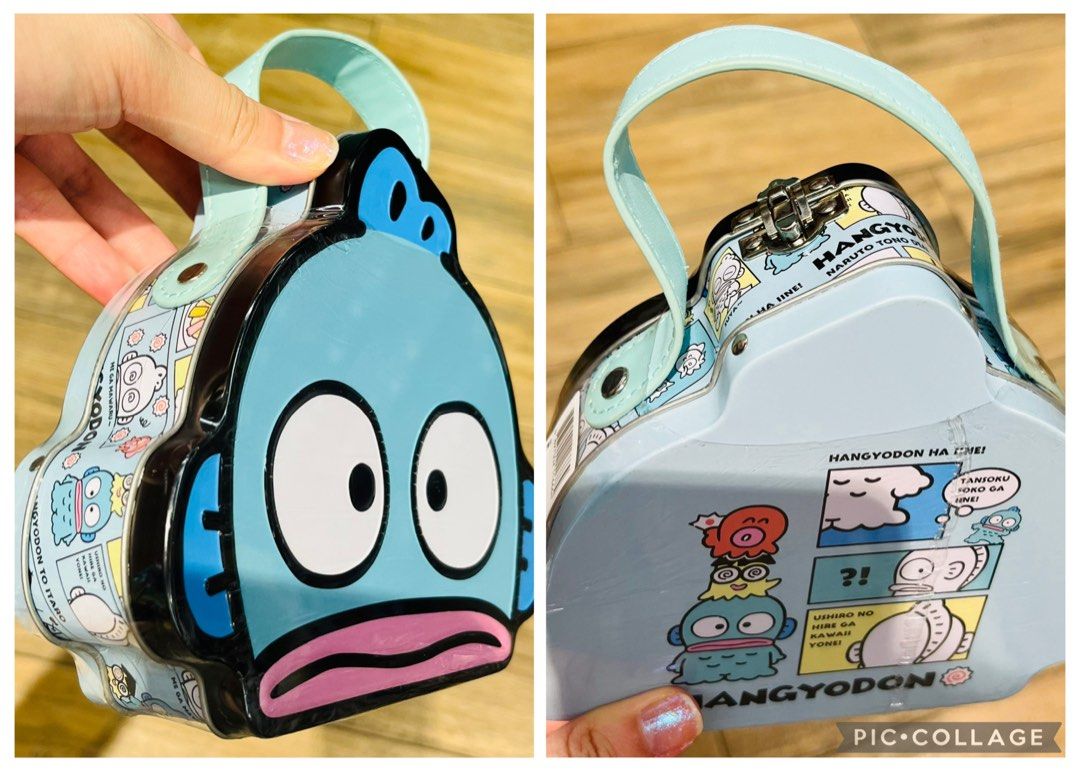 現貨🩵正版 SANRIO 水怪公仔 手提鐵盒連糖🍬 聖誕禮物 生日禮物 新年禮物 CASE WITH CANDY BIRTHDAY CHRISTMAS VALENTINES GIFT DOLL （分類：其他飾物）位於 Hong Kong。 由 swroom 提交（商品編號 1410146097，圖片 1）。簡介： 💖$138 盒 ( 全新未開封) 🎁節日銷情迅速請早訂購，售完即止‼️ 🛍更多卡通精品玩具FOLLOW US ： carousell.com/swroom 📥INBOX 購買請提供以下資料 ： ▫️ 件數 ▫️付款方式 : PAYME / FPS / ALIPAYHK ▫️郵寄方式： 📦 SF順豐到付 ( 一般情況 2-3 工作天寄出 ) ❌ 不設面交 **** 確認全數付款後才留貨及安排寄出 *** ⚜️相關產品⚜️ 現貨🎀正版 SANRIO HELLO KITTY 公仔 手提鐵盒連糖🍬 : https://carousell.app.link/uv2Fy9