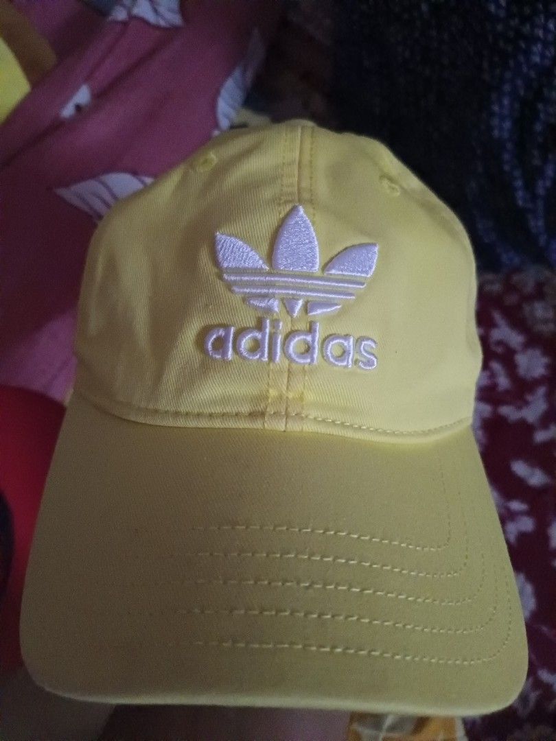 Adidas bunga cap (Category: Cap & Hats) located in Ayer Molek. Submitted by pablo7856 (Listing ID 1410127677, Image 1). Description: cap cond cun xde defect.