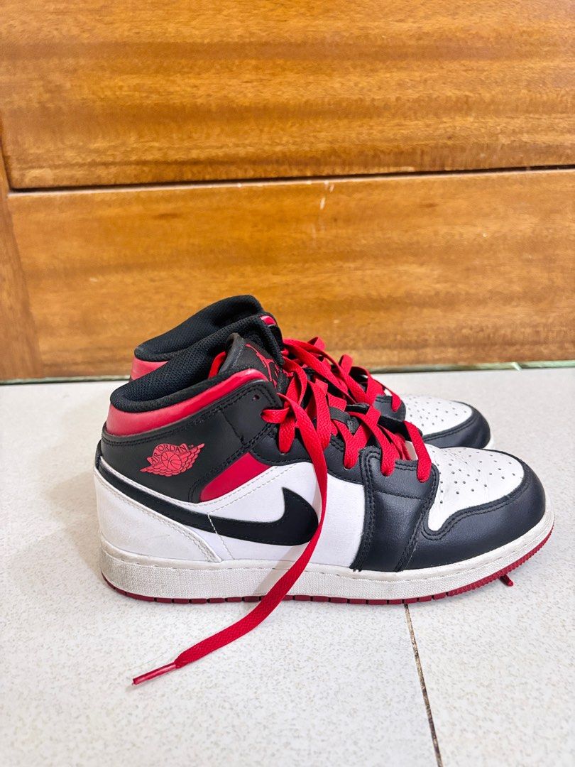 Air Jordan 1 Mid Black Red White (Category: Sneakers) located in Rizal. Submitted by allyowww (Listing ID 1410068709, Image 2). Description: - Air Jordan 1 Mid sneakers - Color: Black, red, and white - Features the Air Jordan logo - Red laces - White midsole - Black collar - White toe box - Signs of wear on soles.