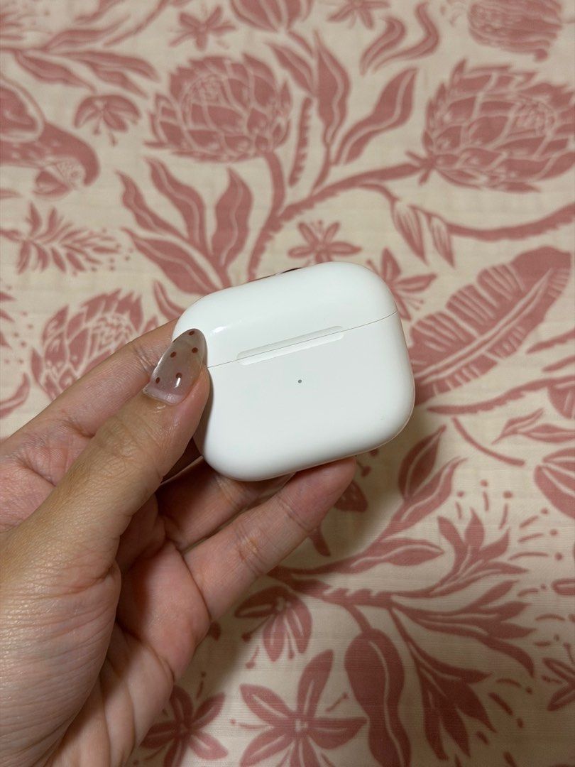 Airpods 3rd gen (Category: Headphones & Headsets) located in Las Pinas. Submitted by pascual.drea (Listing ID 1410124318, Image 2). Description: PLEASE READ CAREFULLY Right pod not working for some reason It can still be detected by bluetooth and it still shows battery % but no sound playing Aside from right pod, no other issues ❗️Selling for low so pls take a risk with this purchase. I will not entertain any complaints or requests of return/refu