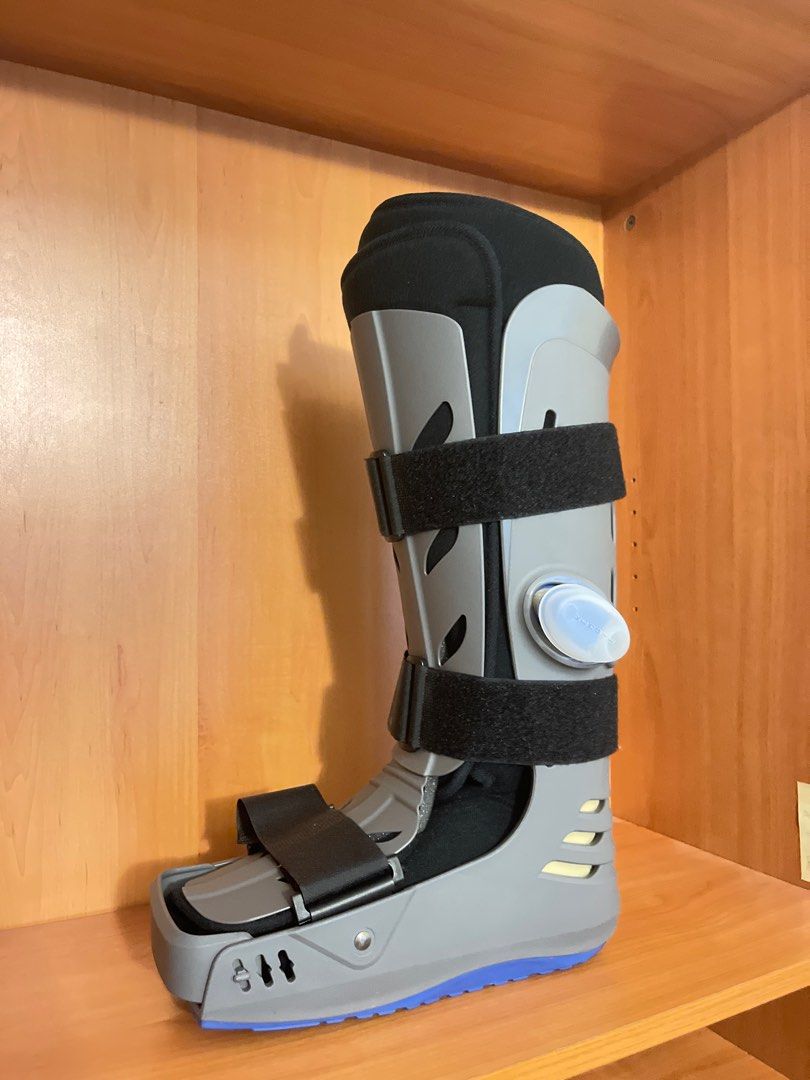 Apollo Walker Large (Category: Other Assistive Aids) located in Singapore. Submitted by epicdayz (Listing ID 1410108350, Image 1). Description: Long Apollo Walker.