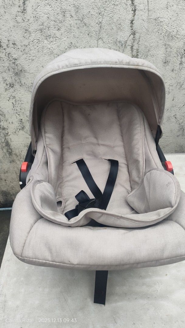 Apruva Baby Car Seat (Category: Car Seats) located in Cainta. Submitted by ohhhhhhlori (Listing ID 1410013419, Image 1). Description: - Apruva baby car seat - Neutral beige color - Built-in canopy - 5-point harness for safety - Padded interior for comfort.
