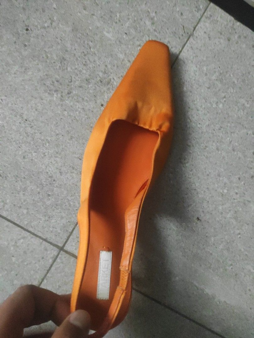 Arket Slingback Satin Pumps (Category: Flats & Sandals) located in Santa Rosa. Submitted by strawhatt (Listing ID 1410059194, Image 3). Description: size 39,made in italy.