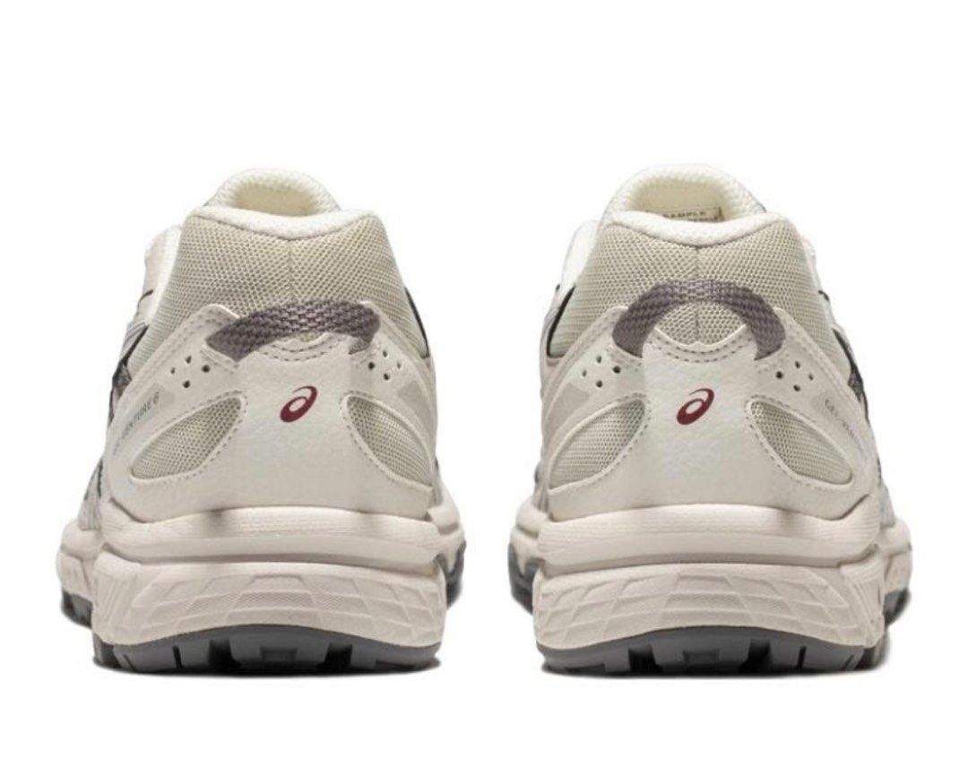 Asics gel venture 6 (Category: Sneakers) located in Singapore. Submitted by smileygiraffe (Listing ID 1409996808, Image 3). Description: US 5.5 Selling as it is too small for me, can’t return it Condition is very good, used <10 times.
