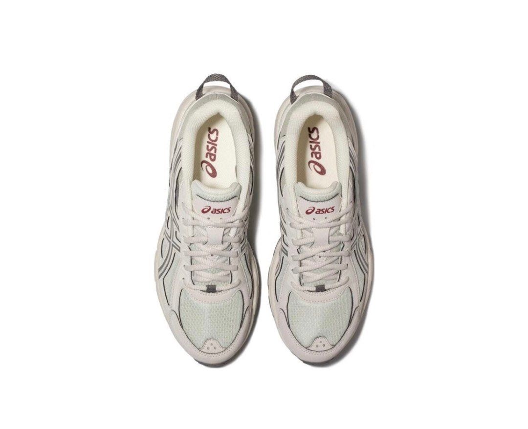 Asics gel venture 6 (Category: Sneakers) located in Singapore. Submitted by smileygiraffe (Listing ID 1409996808, Image 2). Description: US 5.5 Selling as it is too small for me, can’t return it Condition is very good, used <10 times.