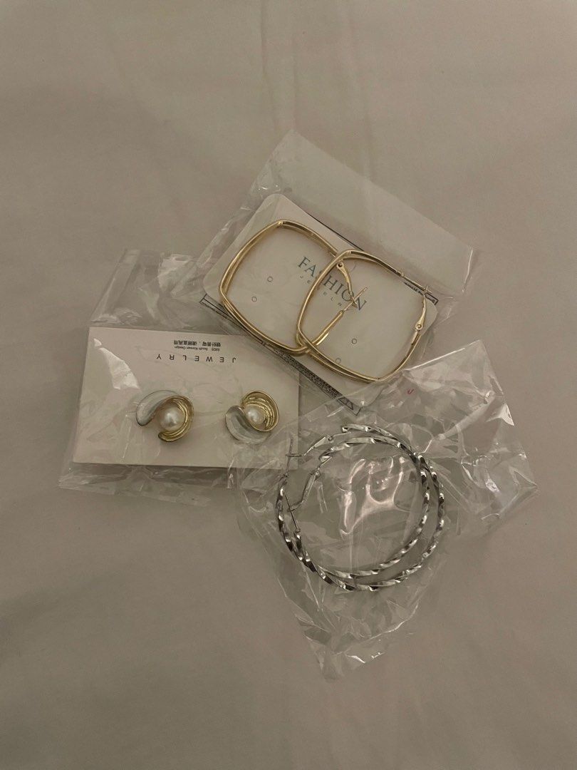 Assorted Earrings (Category: Earrings) located in Nusajaya. Submitted by _sarahhalii (Listing ID 1410160708, Image 1). Description: Condition: New - Self collect @ Taman Universiti Skudai - Postage by own .