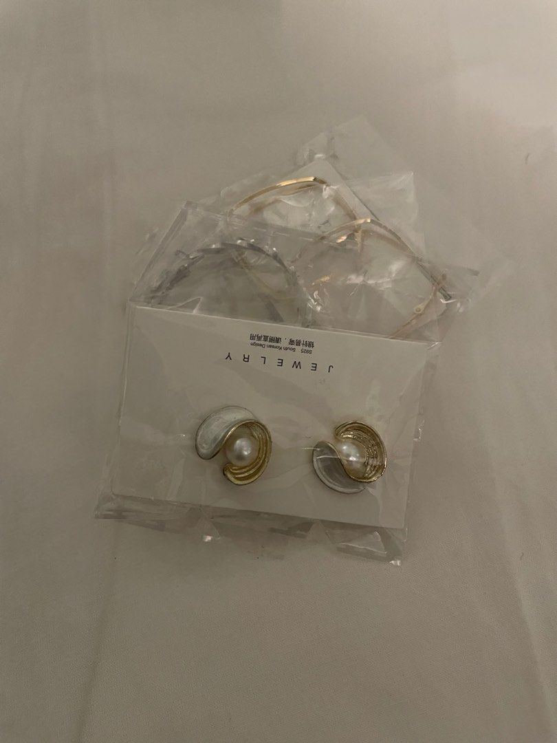 Assorted Earrings (Category: Earrings) located in Nusajaya. Submitted by _sarahhalii (Listing ID 1410160708, Image 2). Description: Condition: New - Self collect @ Taman Universiti Skudai - Postage by own .