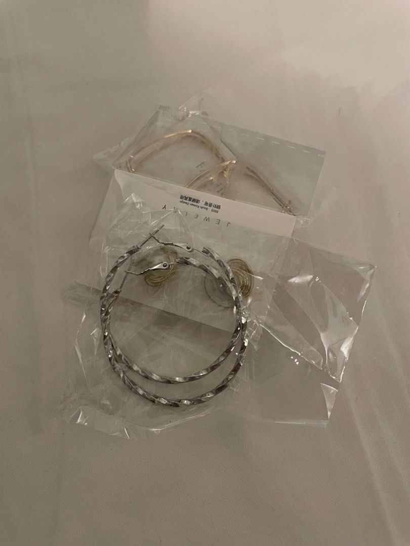 Assorted Earrings (Category: Earrings) located in Nusajaya. Submitted by _sarahhalii (Listing ID 1410160708, Image 3). Description: Condition: New - Self collect @ Taman Universiti Skudai - Postage by own .