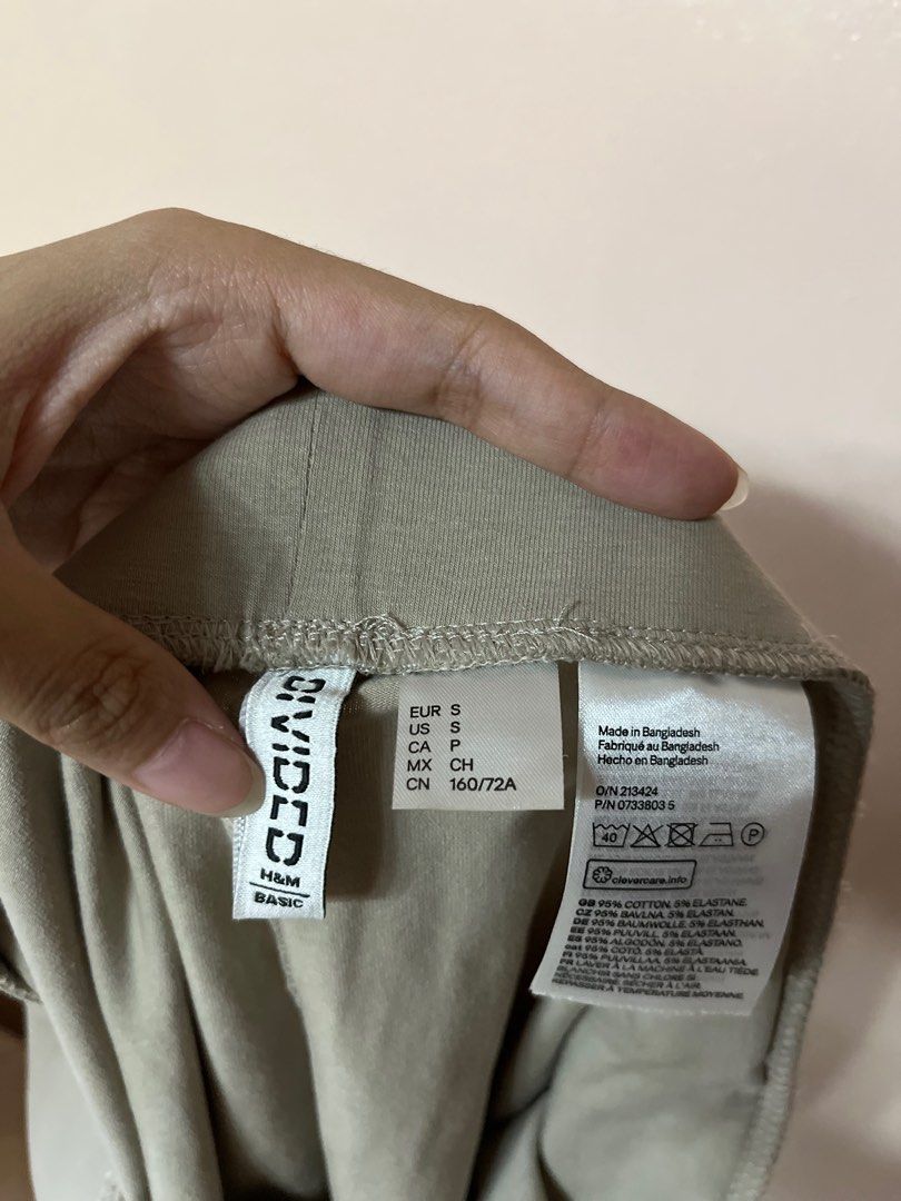 Beige Biker Shorts (Category: Other Bottoms) located in Quezon. Submitted by achicoco (Listing ID 1410137175, Image 3). Description: -Cotton -Stretchable -Color: Beige.
