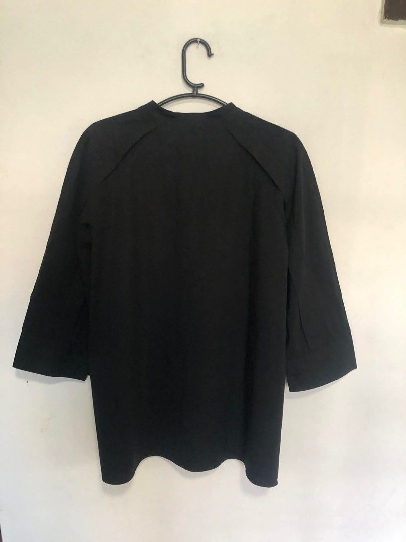 Black Long Sleeves (Category: Blouses) located in San Pedro. Submitted by offspaces__ (Listing ID 1410003832, Image 2). Description: Used a few times. Negotiable. Payment via Gcash / Bank Transfer Shipment via LBC / J&T.