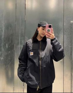 (Category: ) located in . Submitted by pickplanet_sneaker_shirt (Listing ID 1410170042, Image 1). Description: .