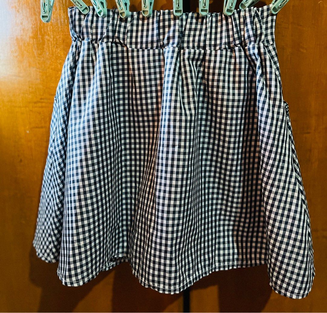 Checkered Skirt (black and white) (Category: Skirts) located in Rizal. Submitted by bubbles_1313 (Listing ID 1410097007, Image 2). Description: - Gingham check skirt - A-line silhouette - Button-down front - Elastic waistband (stretchable) - Classic black and white checkered pattern - Size XL on tag (but can fit s/m since w/ elastic waistband).