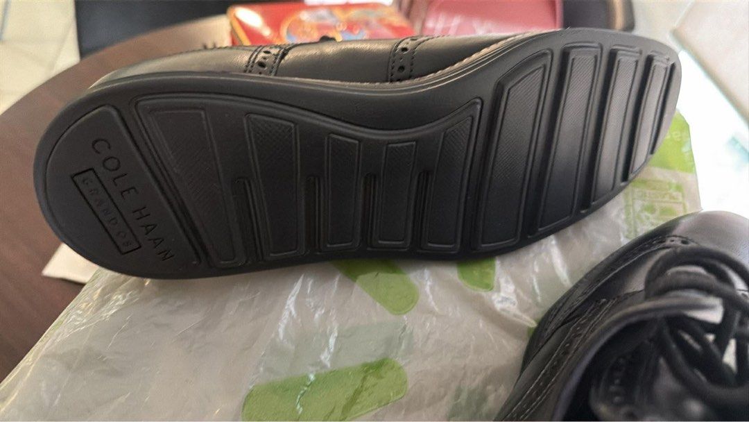 Cole Haan Original Grand Wingtip Shoes (Category: Dress Shoes) located in Pasay City. Submitted by scatterx (Listing ID 1410110265, Image 1). Description: Cole Haan Original Grand Shoes (Black) size 11 Brandnew. Without box bought from the US. Price: 9,500 SRP: 12k RFS: Wrong size .