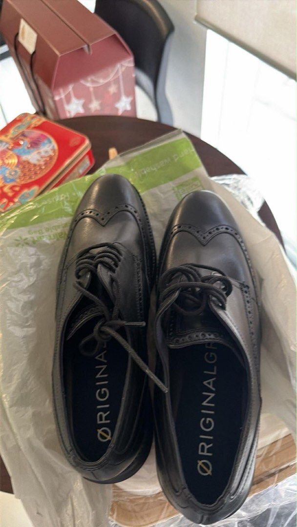 Cole Haan Original Grand Wingtip Shoes (Category: Dress Shoes) located in Pasay City. Submitted by scatterx (Listing ID 1410110265, Image 2). Description: Cole Haan Original Grand Shoes (Black) size 11 Brandnew. Without box bought from the US. Price: 9,500 SRP: 12k RFS: Wrong size .
