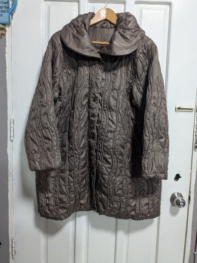 Comica Choco Brown Quilted Plus Sized Puffer Jacket XL 2XL (Category: Coats, Jackets and Outerwear) located in Quezon City. Submitted by nnncorner (Listing ID 1409998789, Image 1). Description: Original Comica Choco Brown Quilted Puffer Jacket Fits Large to 2xL Unisex Length - 33 inches Width - 25 inches No issues 9/10 condition 1600.