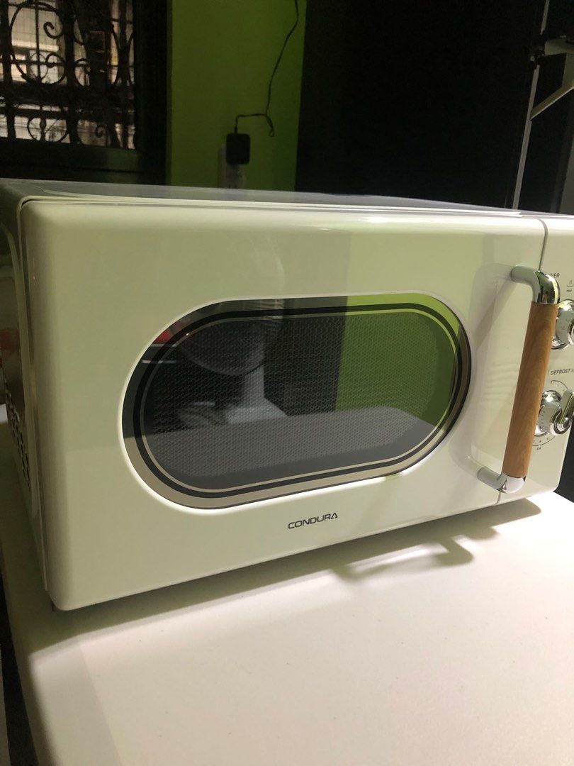 Condura Vintage Style Microwave Oven (Category: Ovens & Toasters) located in Quezon City. Submitted by djconts (Listing ID 1410145106, Image 3). Description: For sale Condura vintage style microwave oven Rotary mechanical knob type Brand new. Just bought a day ago RFS: Won’t fit my kitchen. Meetup: Pasig Lifehomes area Or lalamove delivery to be arranged by buyer. Pm if interested. Pass sa kwentuhan..