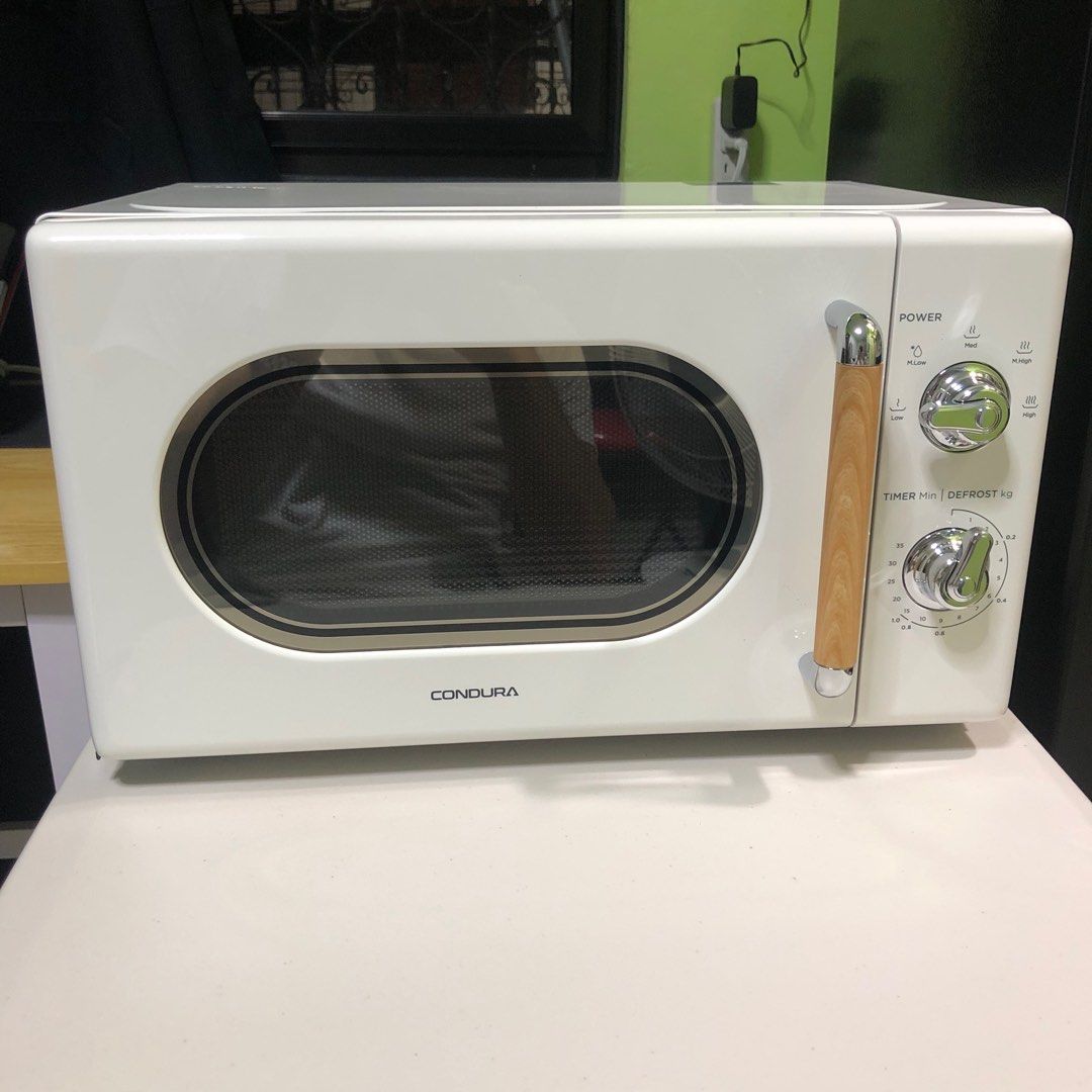 Condura Vintage Style Microwave Oven (Category: Ovens & Toasters) located in Quezon City. Submitted by djconts (Listing ID 1410145106, Image 1). Description: For sale Condura vintage style microwave oven Rotary mechanical knob type Brand new. Just bought a day ago RFS: Won’t fit my kitchen. Meetup: Pasig Lifehomes area Or lalamove delivery to be arranged by buyer. Pm if interested. Pass sa kwentuhan..