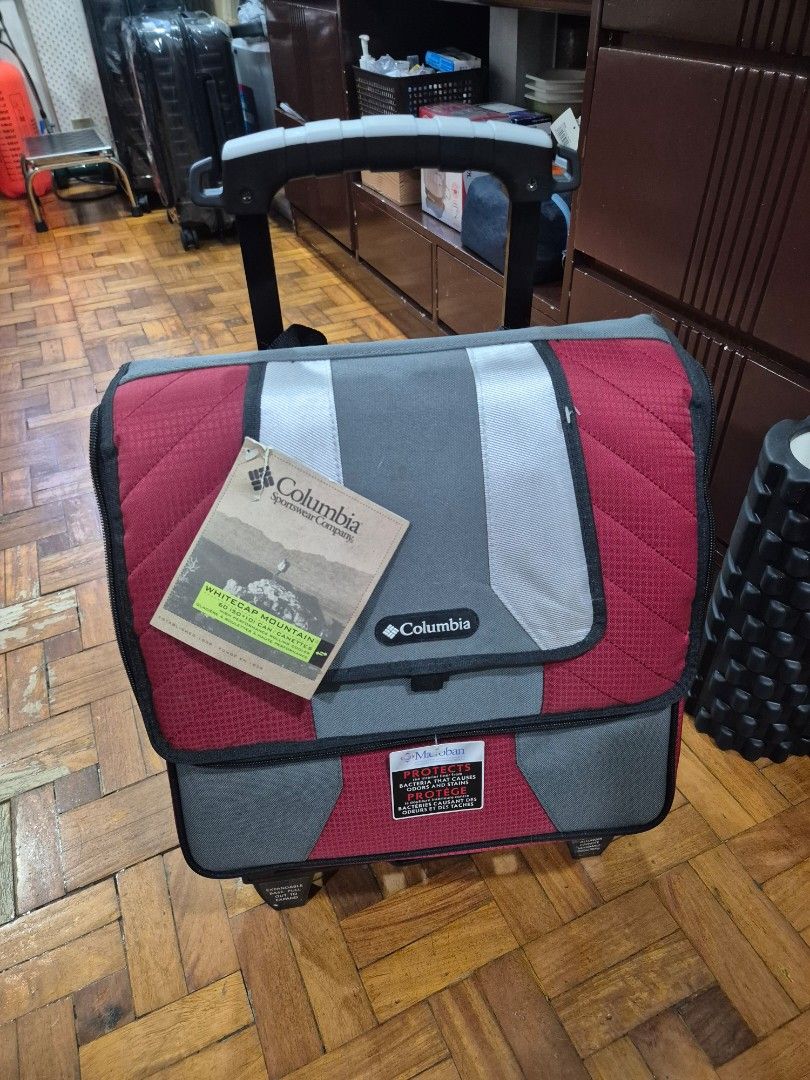 Cooler Bag (Category: Food Organization & Storage) located in Pasig City. Submitted by zenzen1010 (Listing ID 1410084405, Image 2). Description: Hi All, Im selling this Cooler Bag. Really useful for storing cold drinks or anything that needs to be cooled. The item is portable and even has its own wheels. Pwede gamitin pang palengke. Or roadtrips where cold drinks are needed. DM for more info. Thanks!.