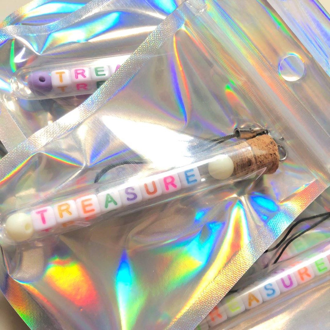 Customisable Name Keychains (Category: Handmade Craft) located in Singapore. Submitted by filter_whale (Listing ID 1410176069, Image 1). Description: Customisable Name Keychain Gift 🐳 Tube Keychain $2.00 🐳 Pin Keychain $3.00 🐳 Ring Keychain $4.50 🎁 Perfect as a small personalised gift Mailing only. .