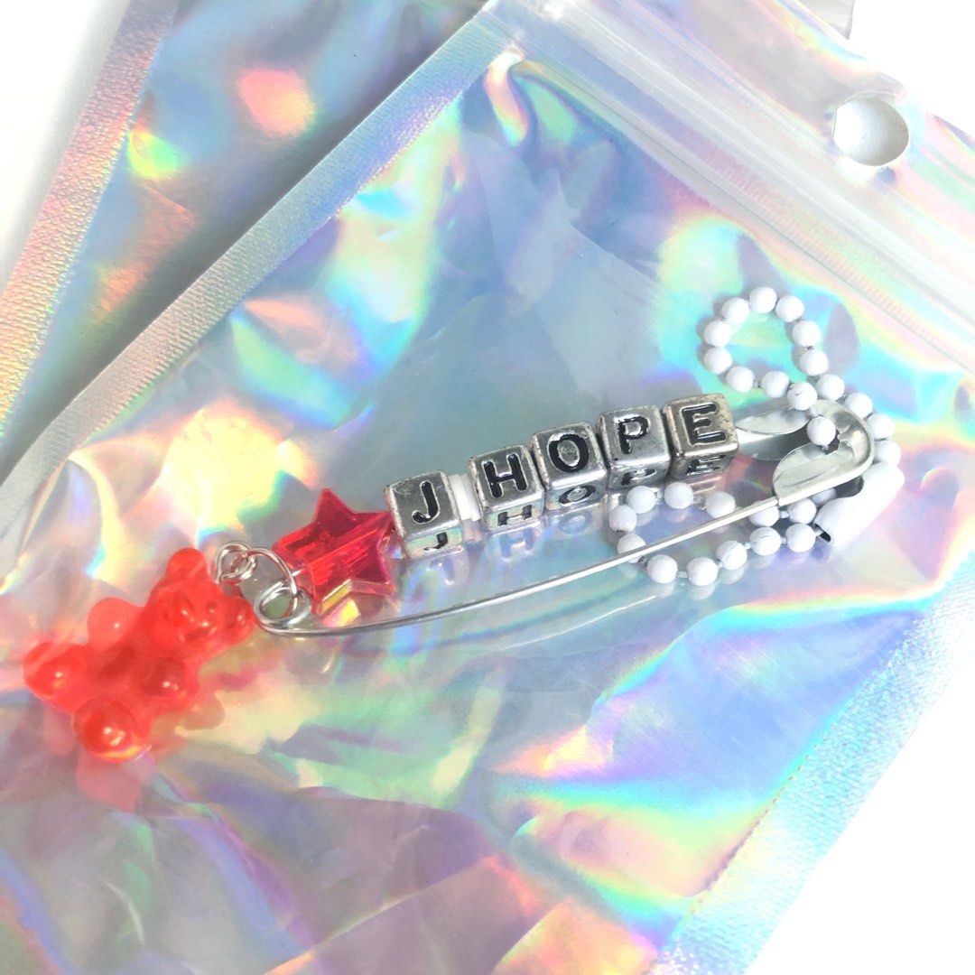Customisable Name Keychains (Category: Handmade Craft) located in Singapore. Submitted by filter_whale (Listing ID 1410176069, Image 2). Description: Customisable Name Keychain Gift 🐳 Tube Keychain $2.00 🐳 Pin Keychain $3.00 🐳 Ring Keychain $4.50 🎁 Perfect as a small personalised gift Mailing only. .