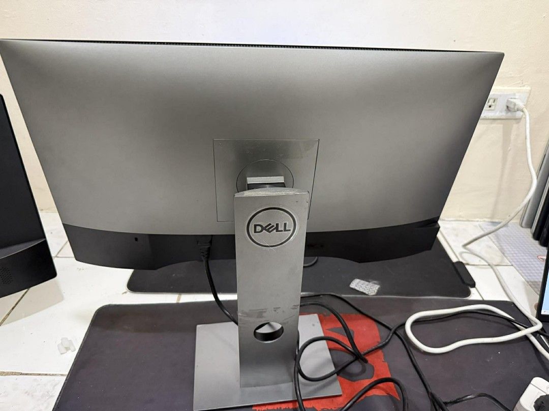 Dell Monitor (Category: Monitor Screens) located in Manila. Submitted by lhainelovi71994 (Listing ID 1410009361, Image 3). Description: Dell UltraSharp 24 Monitor U2419HS 23.8-inch Full HD (1920x1080) IPS monitor with an anti-glare screen, offering wide 178° viewing angles, 99% sRGB coverage, and a standard 1000:1 contrast ratio, featuring rich connectivity including DisplayPort (in/out), HDMI, and a USB 3.0 hub with charging ports, all in a slim