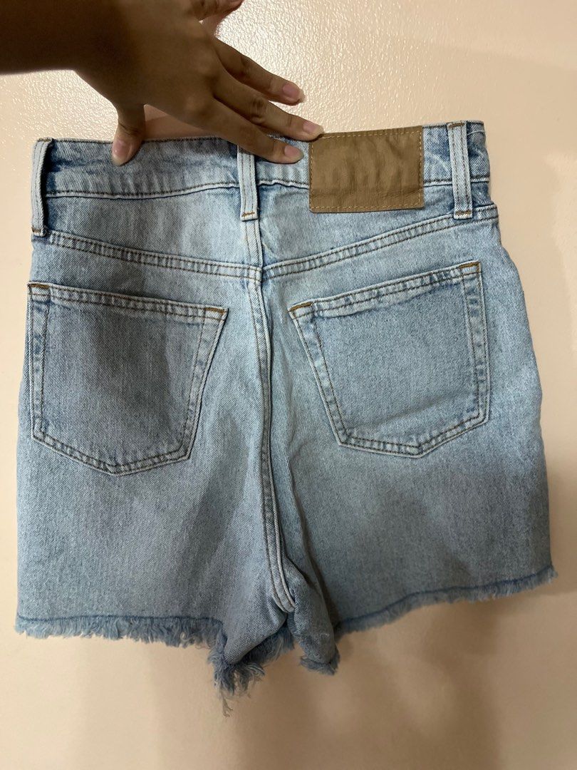 Denim Mom Shorts (Category: Shorts) located in Quezon. Submitted by achicoco (Listing ID 1410135559, Image 2). Description: Color: Light Denim.
