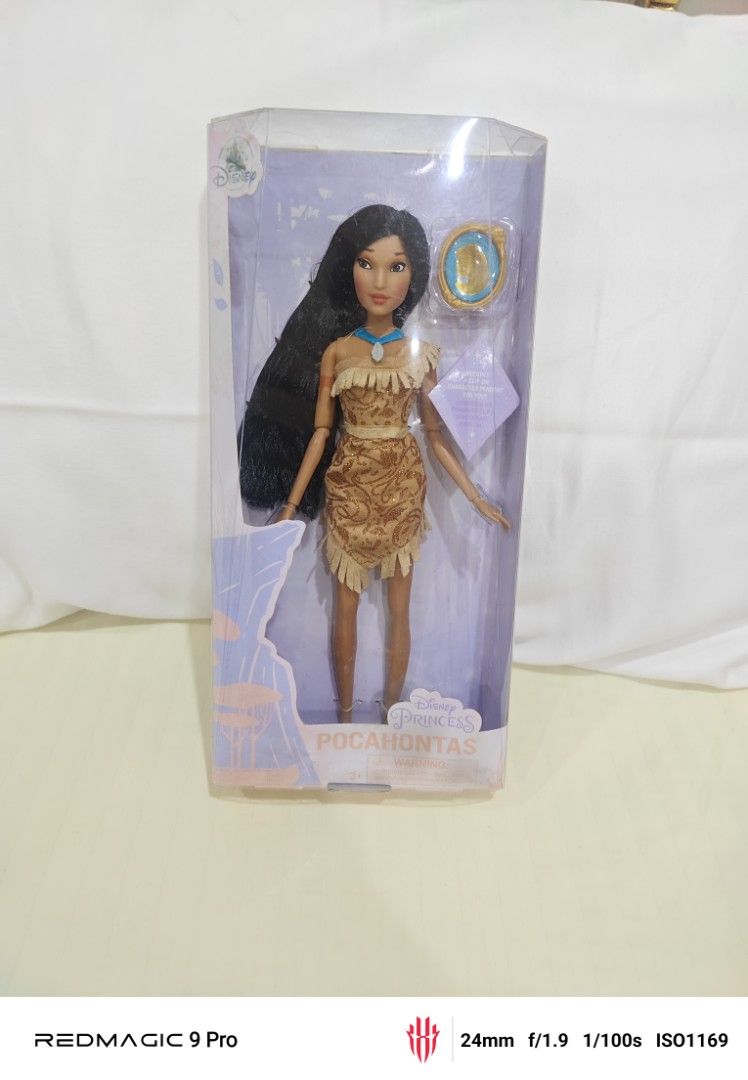 Disney Princess Pocahontas Doll (Category: Figurines & Statues) located in Manila. Submitted by tochi090910 (Listing ID 1410141390, Image 1). Description: - Disney Pocahontas doll - Brand new, in original packaging - Features Pocahontas in her signature outfit - Long black hair - Includes a small accessory - Authentic Disney product.