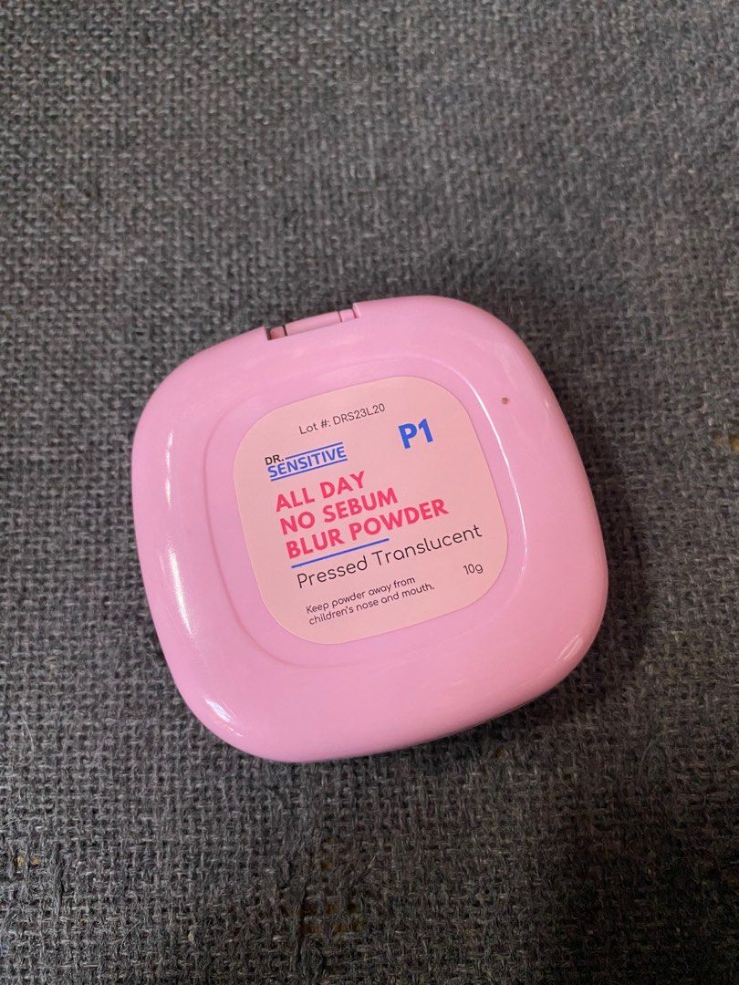 Dr. Sensitive All Day No Sebum Blur Pressed Powder (Category: Makeup) located in Rizal. Submitted by declutteravie (Listing ID 1410073237, Image 2). Description: Dr. Sensitive All Day No Sebum Blur Pressed Powder — Php 200 — translucent — brand new, never use, swatched once.