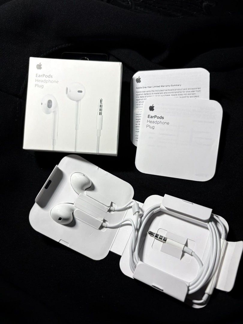 EarPods Headphone Plug (Category: Earphones) located in Manila. Submitted by nhh_accessories (Listing ID 1410059925, Image 2). Description: - Genuine EarPods - Includes 3.5mm headphone plug - Comes with box and documentation - Color: White - Condition: Unused.
