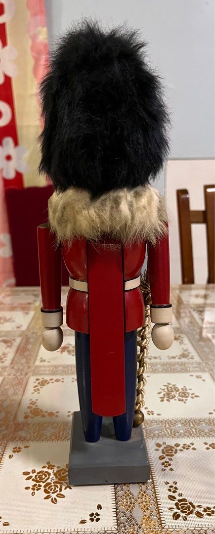 ERZGEBIRGISCHE VOLKSKUNST British Drum Major Nutcracker (Category: Musical Instruments) located in Malabon City. Submitted by twinklevir (Listing ID 1410001189, Image 2). Description: Height - 32 cm or around 12 inches See last 4 pictures for price reference. Missing nose, but unnoticeable, can improvise.