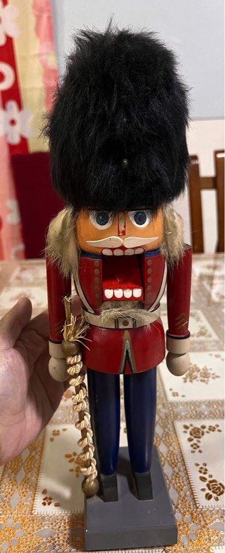 ERZGEBIRGISCHE VOLKSKUNST British Drum Major Nutcracker (Category: Musical Instruments) located in Malabon City. Submitted by twinklevir (Listing ID 1410001189, Image 3). Description: Height - 32 cm or around 12 inches See last 4 pictures for price reference. Missing nose, but unnoticeable, can improvise.