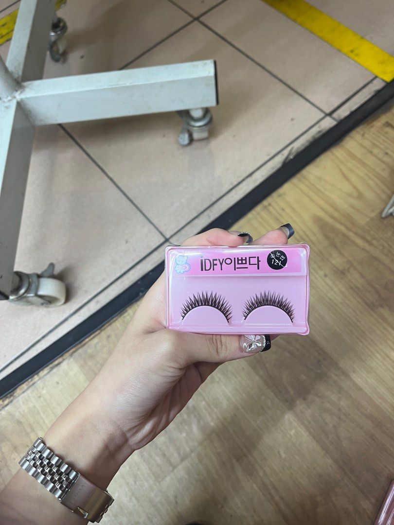 False eyelash (Category: Makeup) located in Singapore. Submitted by great_01 (Listing ID 1410104082, Image 2). Description: one for $5 two for $8 take all for $30 .