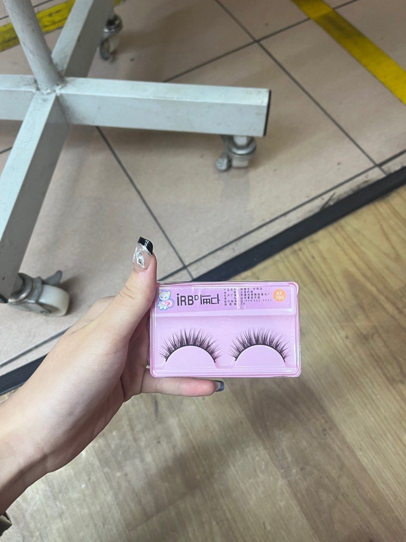 False eyelash (Category: Makeup) located in Singapore. Submitted by great_01 (Listing ID 1410104082, Image 1). Description: one for $5 two for $8 take all for $30 .