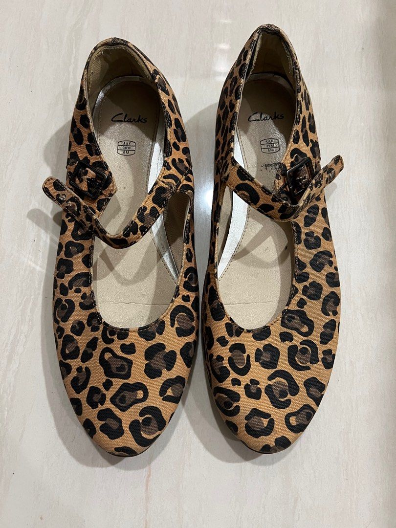 Flats Clarks (Category: Flats) located in Johor Bahru. Submitted by nusaibah_johory (Listing ID 1410115524, Image 1). Description: Size 5 1/2 F UK .