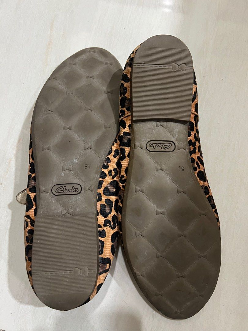 Flats Clarks (Category: Flats) located in Johor Bahru. Submitted by nusaibah_johory (Listing ID 1410115524, Image 2). Description: Size 5 1/2 F UK .