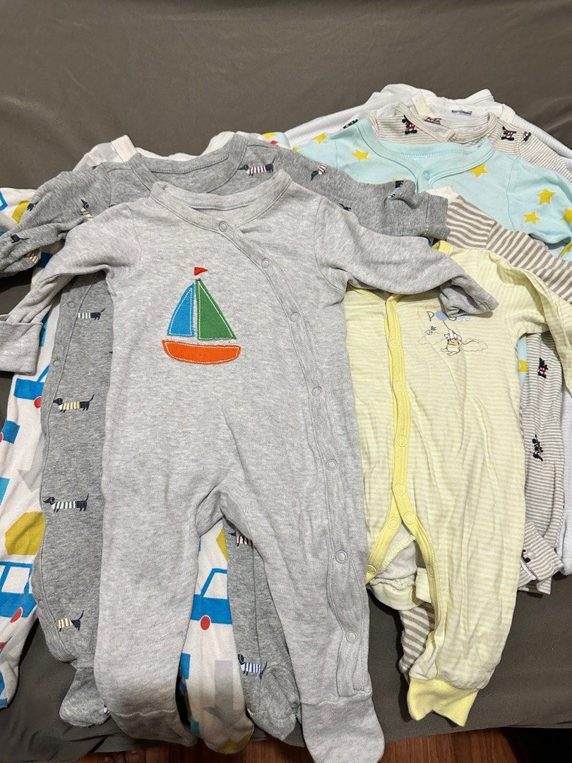 Frogsuits Bundle (Category: Babies & Kids Fashion) located in Quezon City. Submitted by pokingbubbles (Listing ID 1410022718, Image 1). Description: 9 pcs mixed frogsuits Very convenient for babies sleeping in airconditioned rooms, no need for blanket na Loc: Tala, North Caloocan.