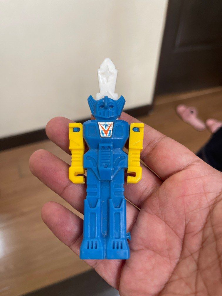 GoBots 1980 Vending machine toy (Category: Vintage Collectibles) located in Paranaque City. Submitted by kikosgarage (Listing ID 1410049421, Image 1). Description: Vintage .
