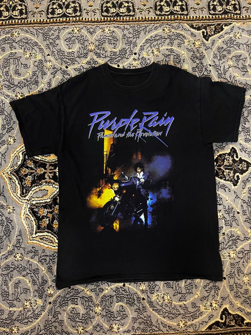 Graphic Tee (Category: Tshirts & Polo Shirts) located in Johor Bahru. Submitted by gamblestore77 (Listing ID 1410155127, Image 1). Description: First come first serve 🔥 Purple Rain Tee Pit 21 Labuh 27 Condition 9/10 Harga let go.