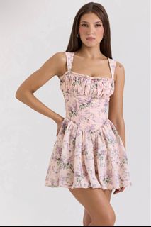 (Category: ) located in . Submitted by jazzzywardrobe (Listing ID 1410145056, Image 1). Description: .