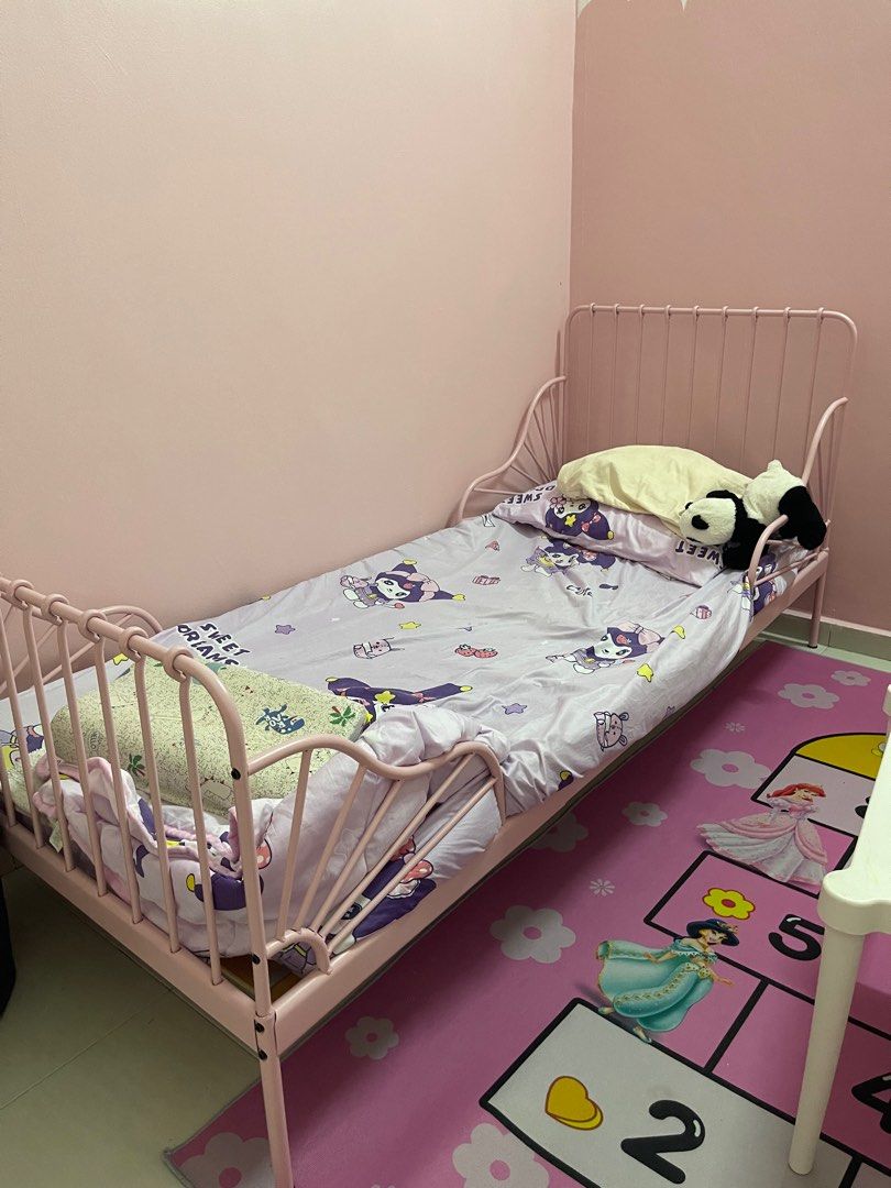 Ikea bed frame (Category: Bed Frames & Mattresses) located in Melaka Tengah. Submitted by alyapreloved.190 (Listing ID 1410130830, Image 2). Description: Condition 10/10 , dapat rangka dan papan dia sekali , tilam tak ada ..