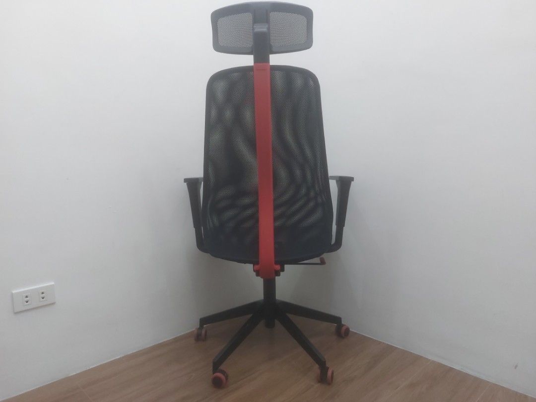 IKEA MATCHSPEL Gaming/Office Chair with Headrest (Category: Office Furniture & Fixtures) located in San Jose del Monte. Submitted by celerycornbreadclam (Listing ID 1410051584, Image 3). Description: For Sale: IKEA MATCHSPEL Gaming/Office Chair with Headrest For ₱3999 only. Mesh for the Back and Head Rest is regularly washed Mesh and Leather have no damage and are in good condition Bought for Personal Use Well-maintained and used Indoors Scratche